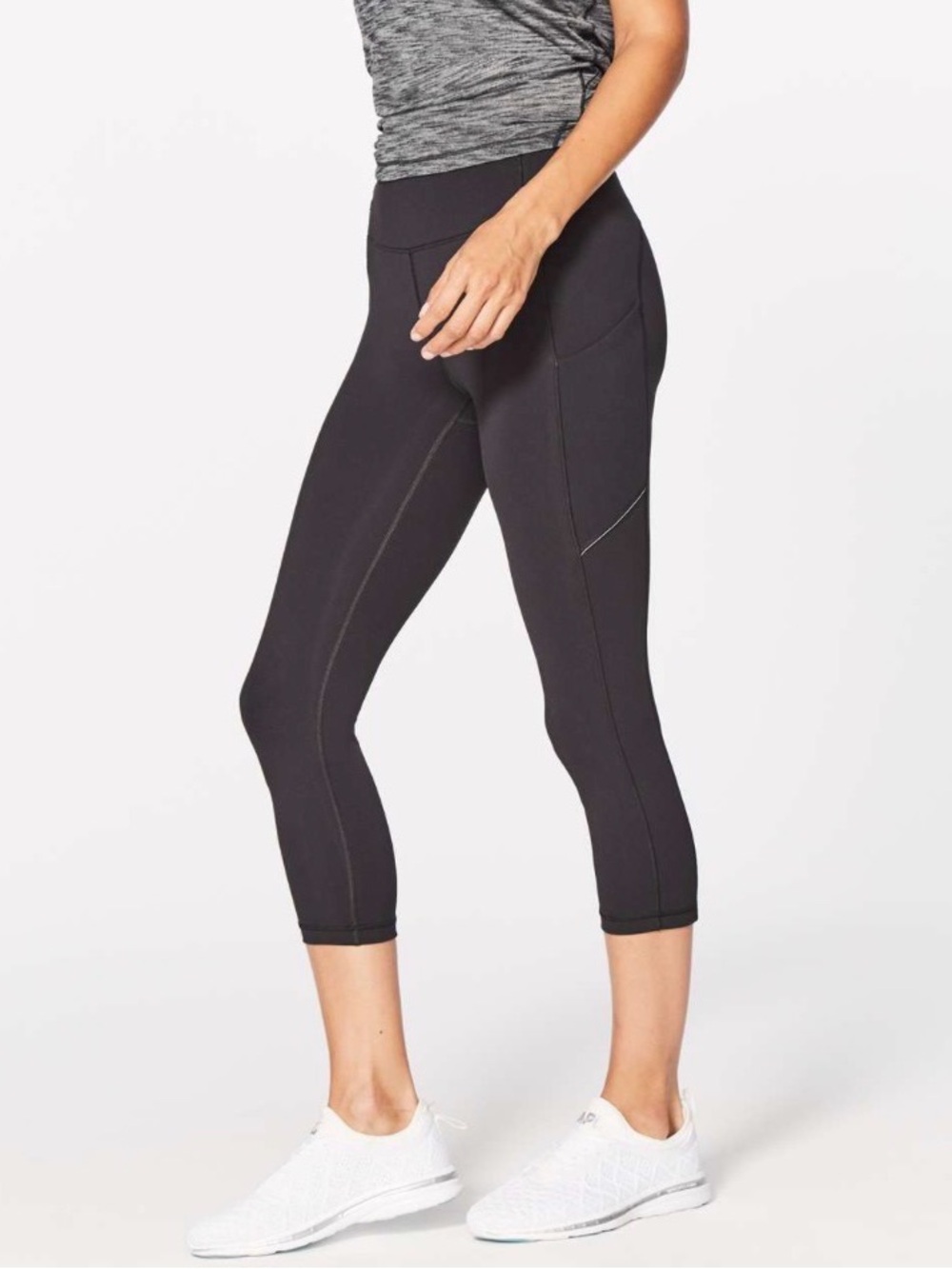 Lululemon Speed Up Crop 21" in Black